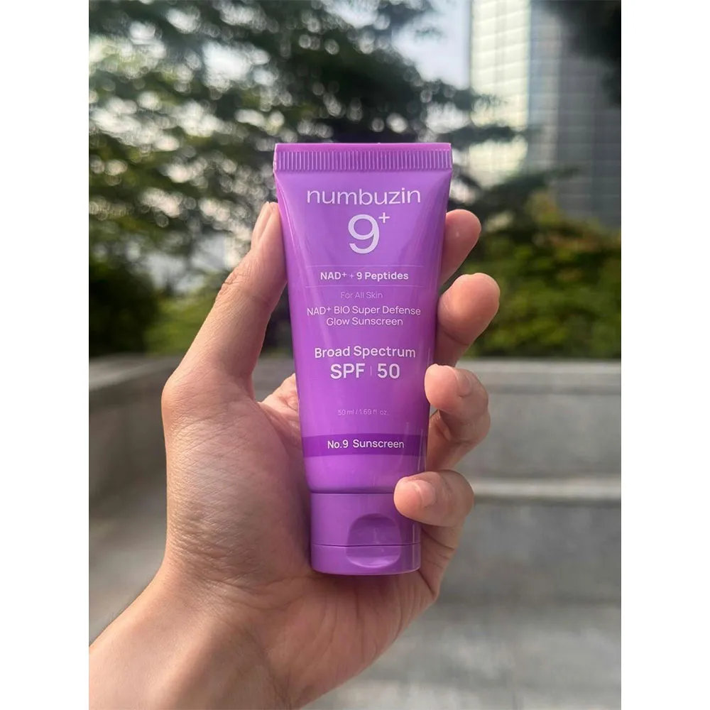 “اسنس ضد آفتاب نامبوزین شماره 9 با NAD و پپتید SPF55+ PA++++ ضد چروک و جوان‌سازی با بافت سبک و جلوه شیشه‌ای محصول اصل کره‌ای”