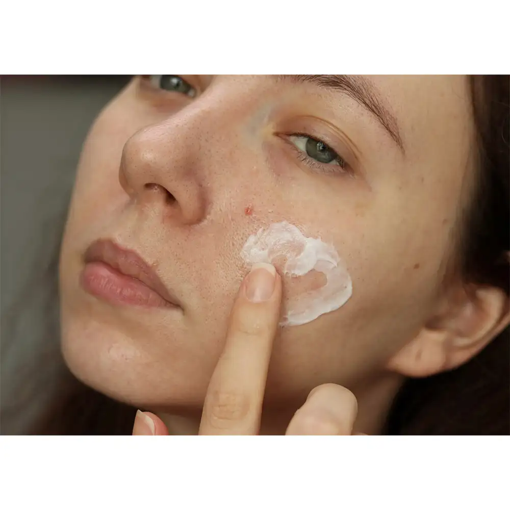 کرم آبرسان و مرطوب‌کننده اوردینری Natural Moisturizing Factors اصل؛ بهترین انتخاب برای آبرسانی سبک و تقویت سد دفاعی پوست.