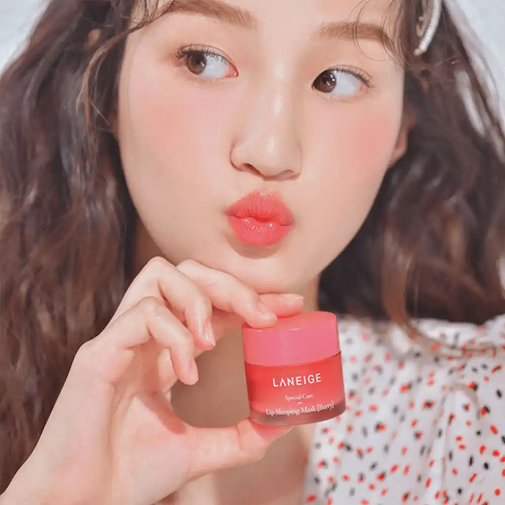 ماسک لب شب توت فرنگی لانیژ Laneige Lip Sleeping Mask EX Berry با ویتامین C، کره شی و کمپلکس توت برای آبرسانی، ترمیم و نرمی لب‌های خشک 20 گرم