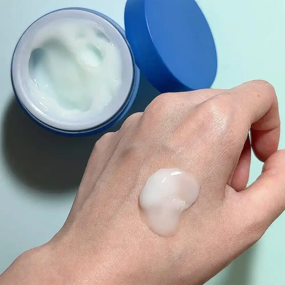 ماسک خواب آبرسان لانیژ Laneige Water Sleeping Mask EX با ۳ نوع هیالورونیک اسید، نیاسینامید و فناوری Moisture Wrap برای آبرسانی عمیق و روشنی پوست در طول شب