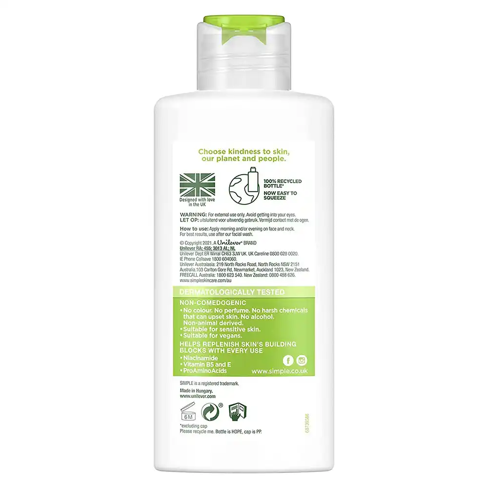 کرم مرطوب کننده و آبرسان لایت سیمپل Simple Kind To Skin Hydrating Light Moisturiser با گلیسیرین و روغن گل گاوزبان برای آبرسانی سبک پوست حساس 125 میلی‌لیتر