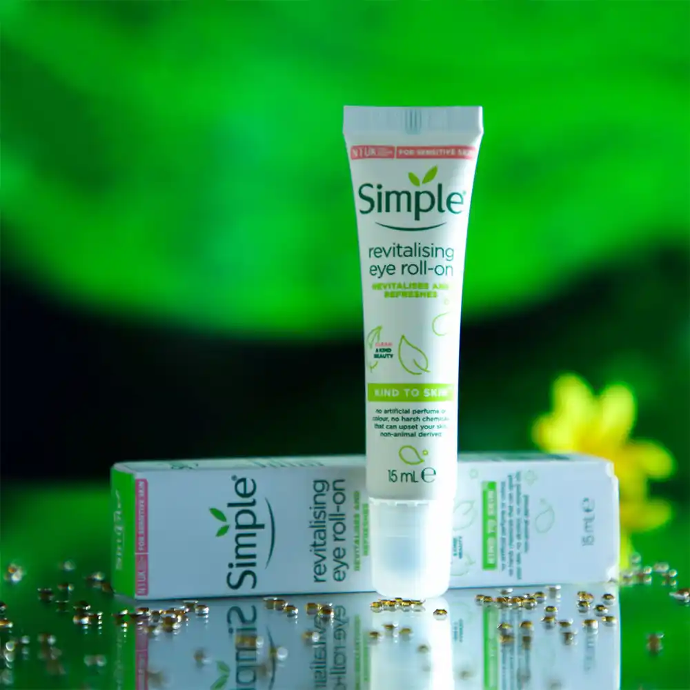 کرم دور چشم احیا کننده و شاداب کننده رولی سیمپل Simple kind to skin Revitalising Eye
