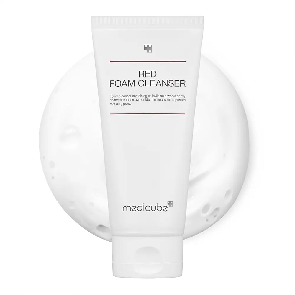 فوم پاک کننده سالیسیلیک اسید مدی کیوب اصل مدل Medicube Red Foam Cleanser، شوینده کره‌ای مناسب پوست حساس و مستعد جوش برای پاکسازی عمیق آلودگی، چربی اضافی، باقی‌مانده آرایش و کمک به شفافیت و طراوت پوست