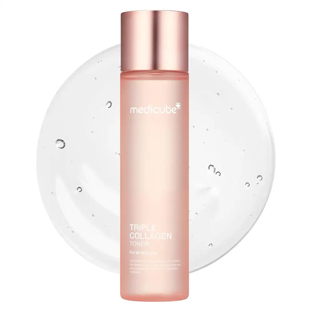 تونر جوانساز کمپلکس کلاژن مدی کیوب اصل مدل Medicube Triple Collagen Toner، تونر کره‌ای آبرسان و لطافت‌بخش حاوی Hydrolyzed Collagen، Atelo Collagen و Soluble Collagen برای کمک به شادابی، رطوبت‌رسانی، نرمی و ظاهر پرتر پوست