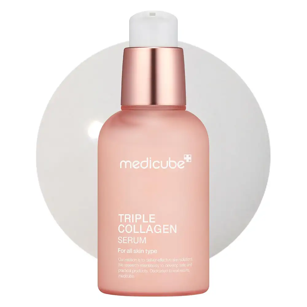 سرم جوانساز کمپلکس کلاژن مدی کیوب اصل مدل Medicube Triple Collagen Serum، سرم سبک کره‌ای حاوی Triple Collagen Complex، نیاسینامید و هیالورونیک اسید برای آبرسانی، شفافیت، نرمی و کمک به افزایش الاستیسیته ظاهری پوست