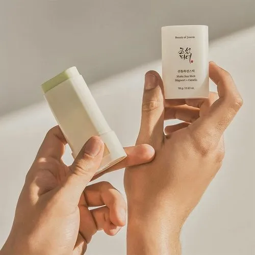 ضد آفتاب استیکی مات کننده بیوتی آف جوسان Beauty Of Joseon Matte Sun Stick MugwortCamelia SPF 50