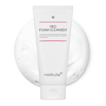 فوم پاک کننده سالیسیلیک اسید مدی کیوب اصل مدل Medicube Red Foam Cleanser، شوینده کره‌ای مناسب پوست حساس و مستعد جوش برای پاکسازی عمیق آلودگی، چربی اضافی، باقی‌مانده آرایش و کمک به شفافیت و طراوت پوست