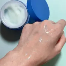 ماسک خواب آبرسان لانیژ Laneige Water Sleeping Mask EX با ۳ نوع هیالورونیک اسید، نیاسینامید و فناوری Moisture Wrap برای آبرسانی عمیق و روشنی پوست در طول شب