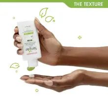 کرم آبرسان و مرطوب کننده ریچ سیمپل Simple Kind To Skin Replenishing Rich Moisturiser با نیاسینامید، ویتامین B5 و E برای آبرسانی غنی پوست حساس و خشک 125 میلی‌لیتر